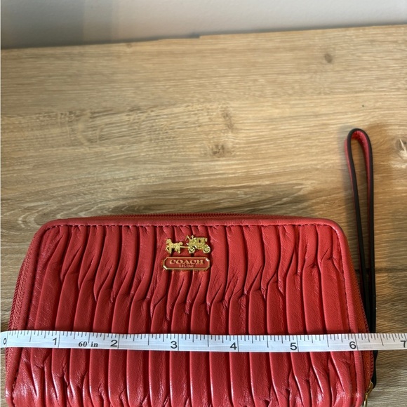 Coach Madison Gathered Leather Zip Around Wristlet - Picture 6 of 7